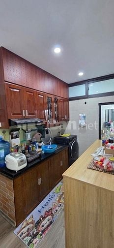 Tập thể Trần Khát Chân. Hai Bà Trưng. HN Ô tô đỗ chân cầu thang. Tầng 