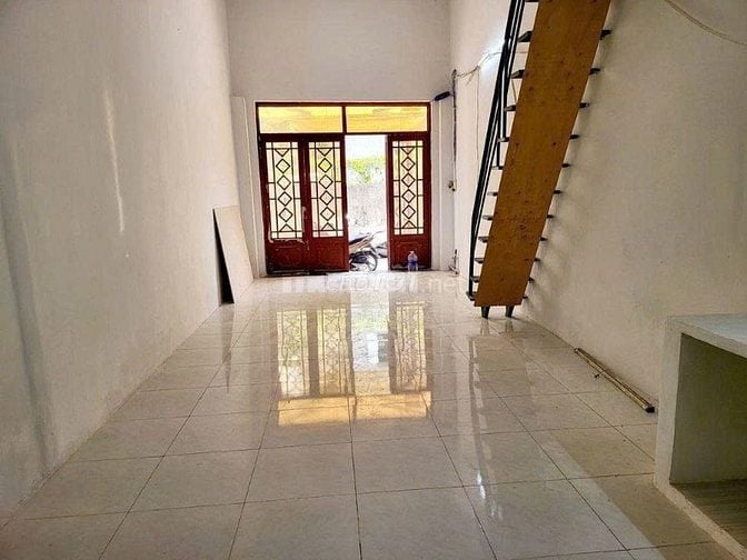 Cho thuê nhà hẻm 4m (3 gác) Âu Cơ, P.Hòa Thạnh, Q.Tân Phú giá 7.5tr