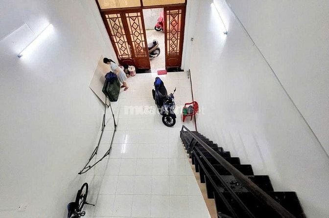 Cho thuê nhà hẻm 4m (3 gác) Âu Cơ, P.Hòa Thạnh, Q.Tân Phú giá 7.5tr