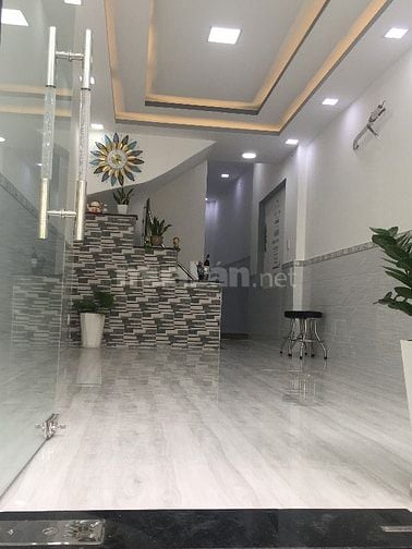 MẶT TIỀN PHÚ NHUẬN NGUYÊN CĂN CHO THUÊ