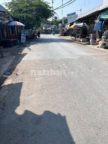 Nhà cho thuê nguyên căn,ngay chợ  chiều vòng xoay Thanh Tân.