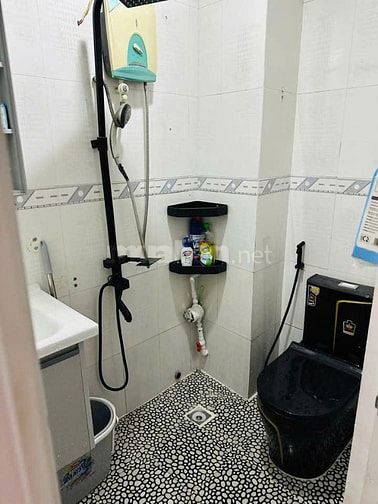 Cho thuê căn hộ lầu 2, lô B C.cư 518 Võ Văn Kiệt, P. Cầu Kho, Q.1 giá 