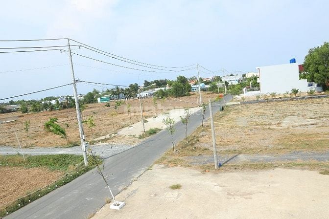 Bán đất mặt tiền Trương Định, trung tâm thị trấn Cần Đước, SHR ODT