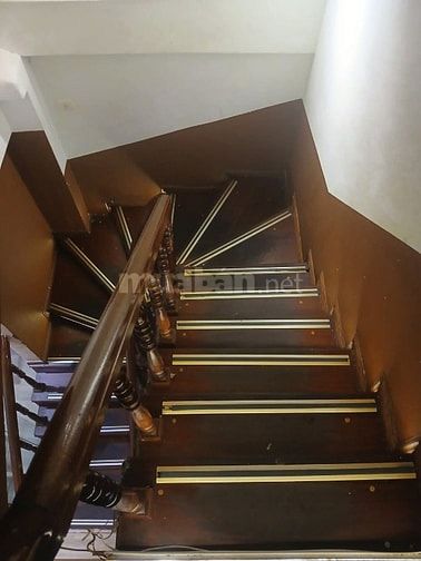 Bán nhà mặt hồ ngõ 82 Chùa Láng, 50m2, 5 tầng, mặt tiền 4,2m vỉa hè.