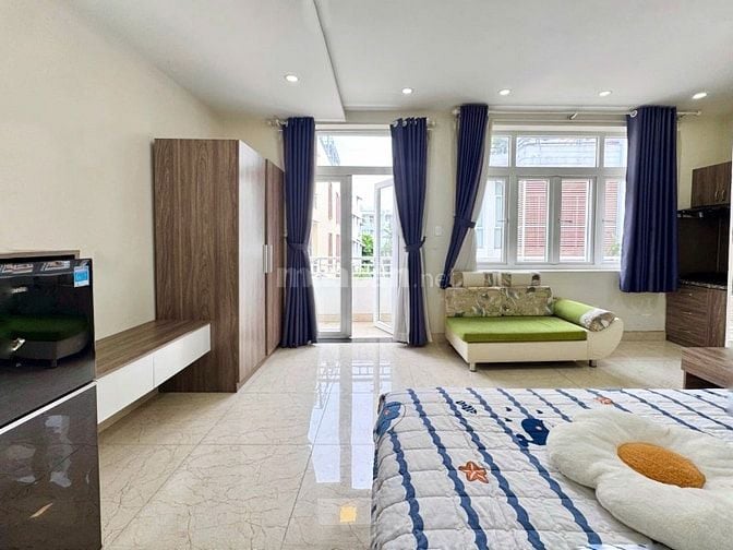 CAM KẾT ẢNH THẬT 100% Full nội thất với cửa sổ ban công lớn ngã 4 PN