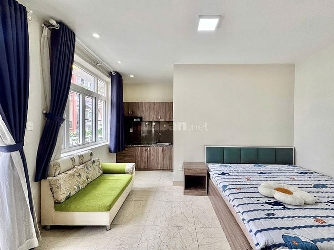 CAM KẾT ẢNH THẬT 100% Full nội thất với cửa sổ ban công lớn ngã 4 PN