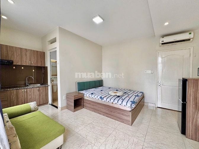 CAM KẾT ẢNH THẬT 100% Full nội thất với cửa sổ ban công lớn ngã 4 PN