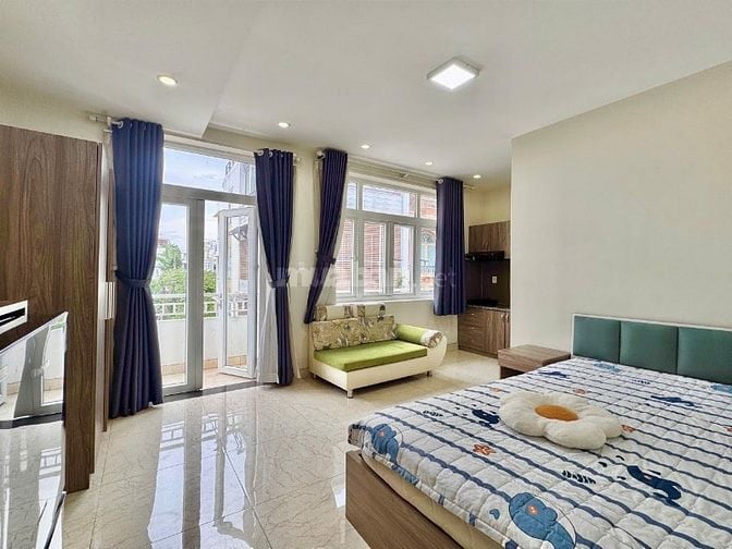 CAM KẾT ẢNH THẬT 100% Full nội thất với cửa sổ ban công lớn ngã 4 PN