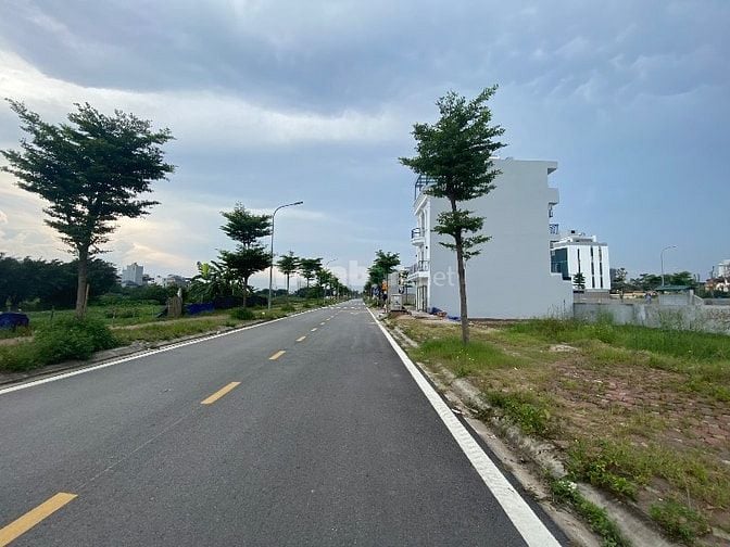 đất đấu giá Huỳnh Cung. Phân lô vỉa hè rộn. Gần trường học, uỷ ban