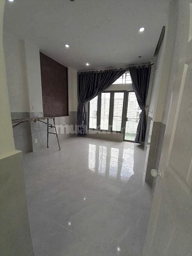 Mặt tiền đường DC11 DT 4x20m 3,5 lầu