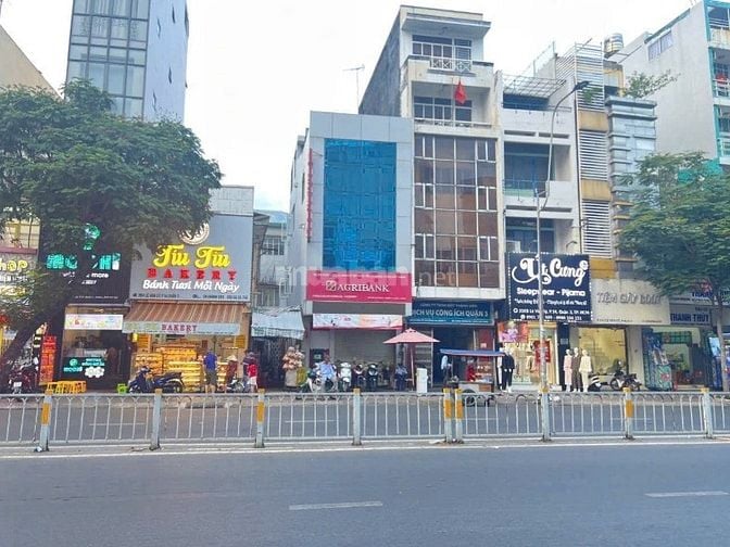 Bán nhà Mặt Tiền Đường Hoàng Hoa Thám p12 Q. Tân Bình dt: 5 x 40m 