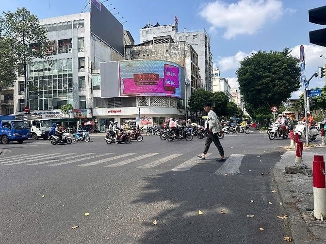 CHO THUÊ GÓC HAI MẶT TIỀN NGUYỄN THỊ NGHĨA - PHẠM NGŨ LÃO DTSD 890m2