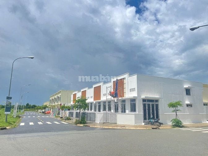 Bán nhà và đất trong kcn Phước Đông, Tây Ninh chỉ 1.2 tỷ sổ có sẵn