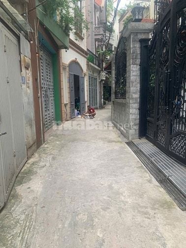 Bán nhà phố Bồ Đề, Long Biên, mặt bằng 98m2, nhà xây 3 tầng có sân