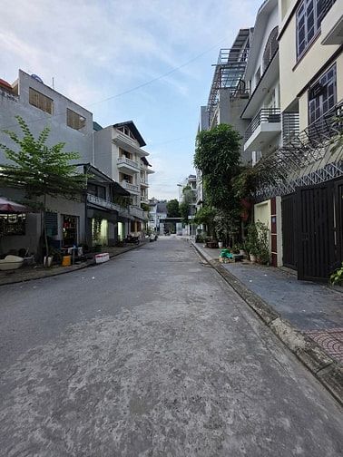 Bán nhà phân lô ôtô tránh, phố Lâm Hạ, Long Biên, 82m2, 5 tầng, MT 6m