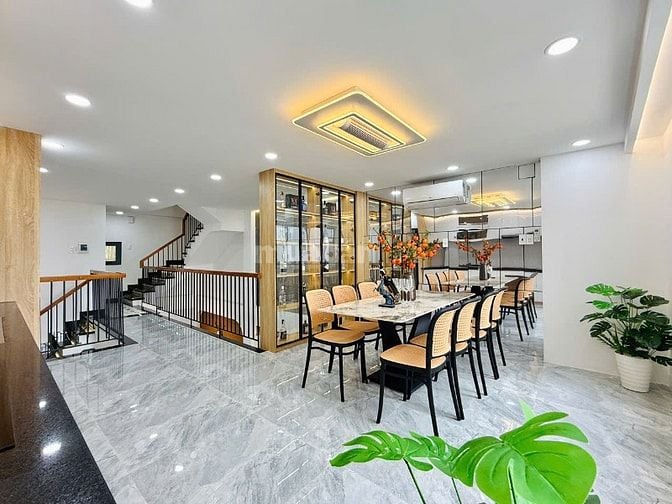 CHÍNH CHỦ BÁN NHÀ MỚI XÂY LỬNG 3LẦU SAU LƯNG EMẢT GIÁ RẺ FULL NỘI THẤT