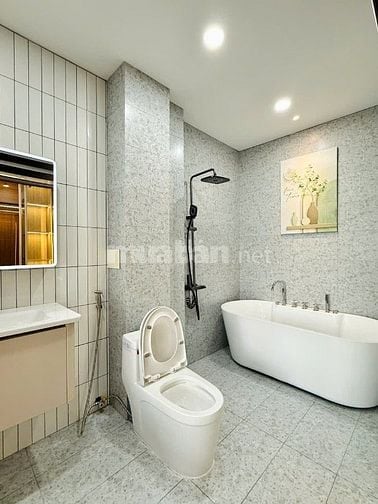 CHÍNH CHỦ BÁN NHÀ MỚI XÂY LỬNG 3LẦU SAU LƯNG EMẢT GIÁ RẺ FULL NỘI THẤT