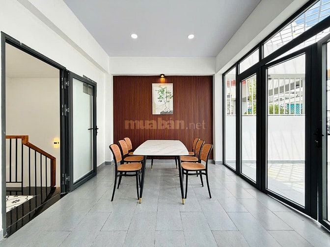 CHÍNH CHỦ BÁN NHÀ MỚI XÂY LỬNG 3LẦU SAU LƯNG EMẢT GIÁ RẺ FULL NỘI THẤT