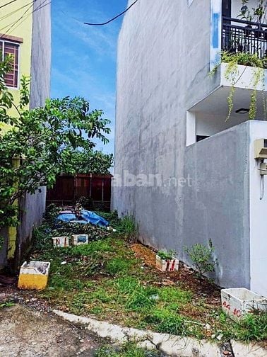 Đất ngay vòng xoay Phú Hữu, giáp Quận 2.
