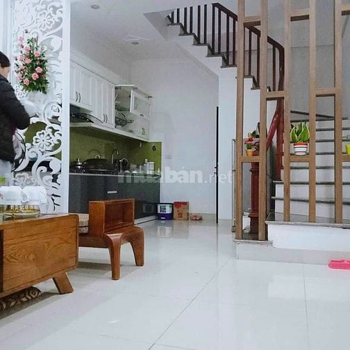 CHÍNH CHỦ CHO THUÊ NHÀ NGUYÊN CĂN, KHÉP KÍN  Đ/C: Số 10A - Ngõ 696 Đườ
