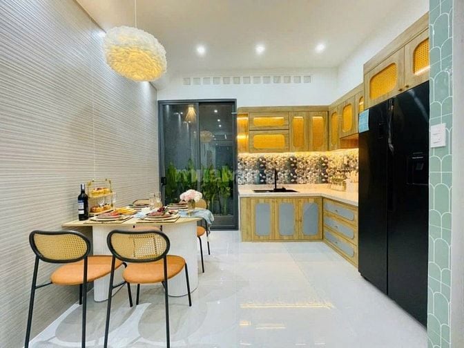 Bán gấp căn nhà 52.8m2 gần TTTM Gigamall, Thủ Đức. Giá: 2 Tỷ 450, SHR