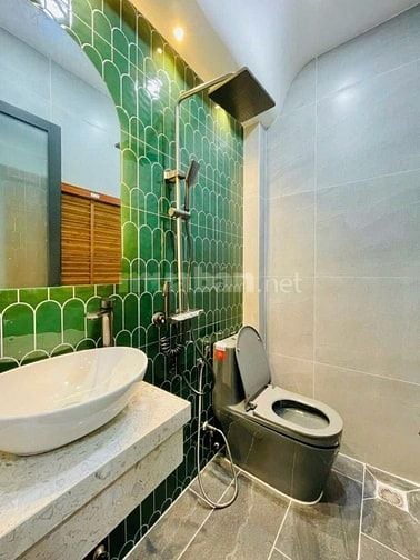 Bán gấp căn nhà 52.8m2 gần TTTM Gigamall, Thủ Đức. Giá: 2 Tỷ 450, SHR