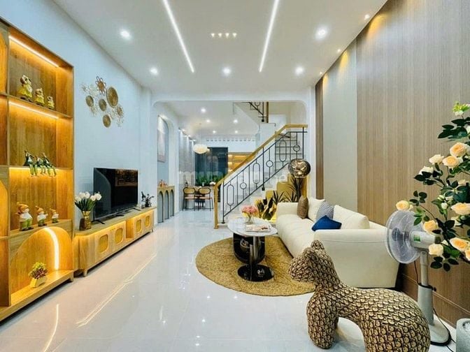 Bán gấp căn nhà 52.8m2 gần TTTM Gigamall, Thủ Đức. Giá: 2 Tỷ 450, SHR