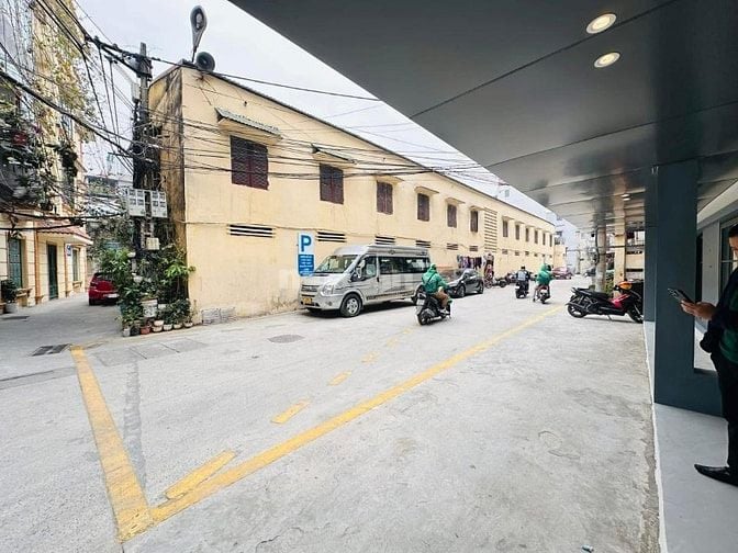 Bán Tập thể Bạch Mai. Hai Bà Trưng. Hà Nội. Lô góc. 3 ô tô tránh nhau.
