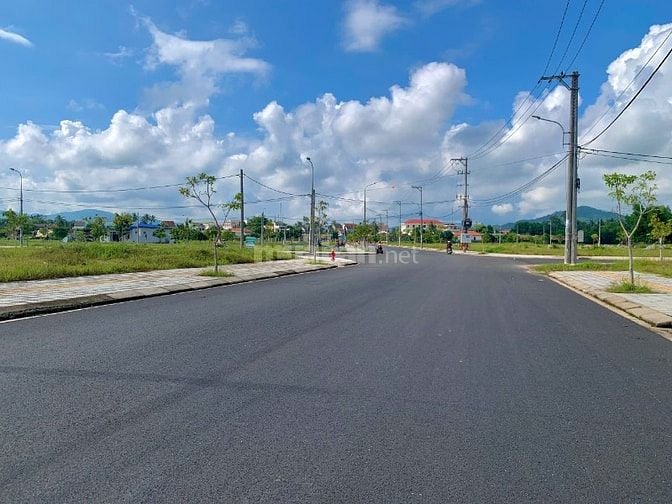 Đất mặt tiền chợ Đông Phú, 5 suất ngoại giao giá 1 tỷ 200, sổ hồng riê