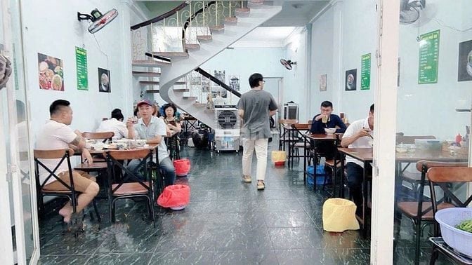Bấn Gấp nhà Kinh doanh phở Ngay chợ Bình Chánh, 1ty050tr, SHR
