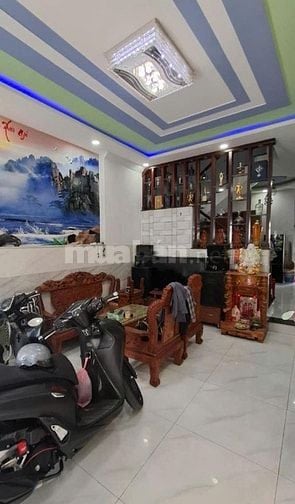 Nhà đường Kinh Dương Vương - gần bến xe Miền Tây, Dt: 4x10m - 3,5 tầng