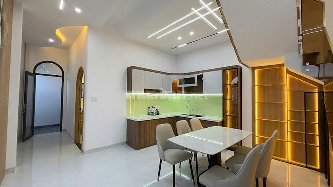 Nhà mặt tiền sát chợ Bình Chánh, 600tr ở ngay, 8x18 tiện buôn bán...