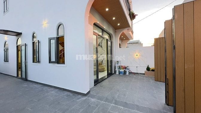 Nhà mặt tiền sát chợ Bình Chánh, 600tr ở ngay, 8x18 tiện buôn bán...