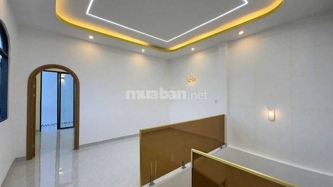 Nhà mặt tiền sát chợ Bình Chánh, 600tr ở ngay, 8x18 tiện buôn bán...