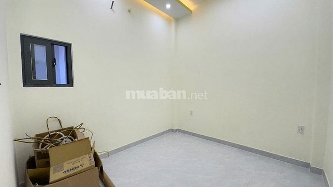 Nhà mặt tiền sát chợ Bình Chánh, 600tr ở ngay, 8x18 tiện buôn bán...