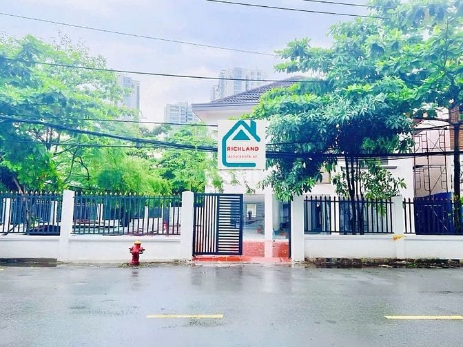Cho Thuê Biệt Thự GÓC 2MT 01 Trần Văn Sắc, PThảo Điền,Q2_ DT:20m x 26m