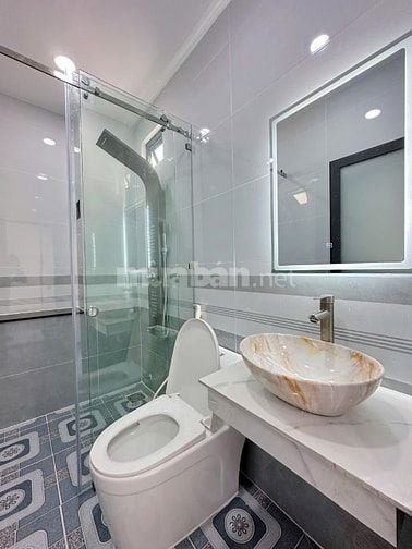 NHÀ BÌNH TÂN (4M x 20M) NGAY CẠNH KHU TÊN LỬA. CÓ THANG MÁY 450KG !!!