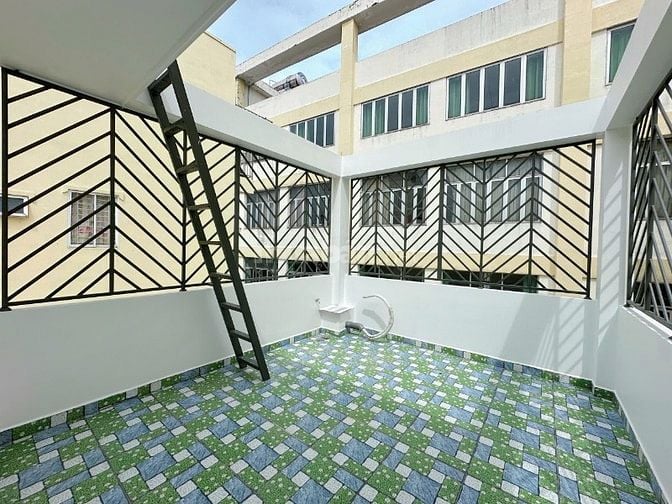 NHÀ BÌNH TÂN (4M x 20M) NGAY CẠNH KHU TÊN LỬA. CÓ THANG MÁY 450KG !!!