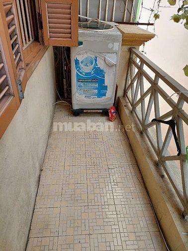 Cho thuê căn hộ studio tầng 2 ngõ phố Quán Thánh, gần hồ Trúc Bạch