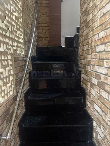 Chính Chủ Bán Nhà Đẹp – Vị Trí Đắc Địa, Giá Tốt, Sổ Hồng Riêng ở GV