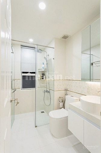 Chính chủ bán 312 Lạc Long Quân Q.11. DT 66m2 2p 2wc. SH. Giá 2,6 tỷ