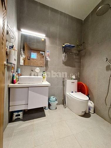 Ngộp NH, cần bán nhà Q7, vài bước ra HXH, 4x12m, 2 tầng, chỉ 6.X tỷ