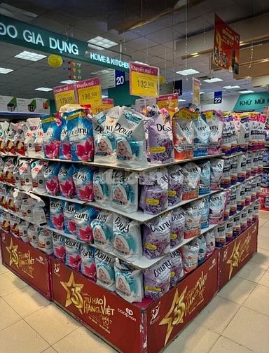 * NHẬN LIỀN* Trực quầy, phụ kho, Tạp vụ...làm Thời vụ và Chính thức Hè