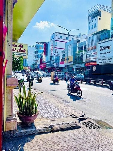 Cần bán nhà mặt tiền số 200 Hoàng Văn Thụ, P4, Tân Bình giá 22 tỷ