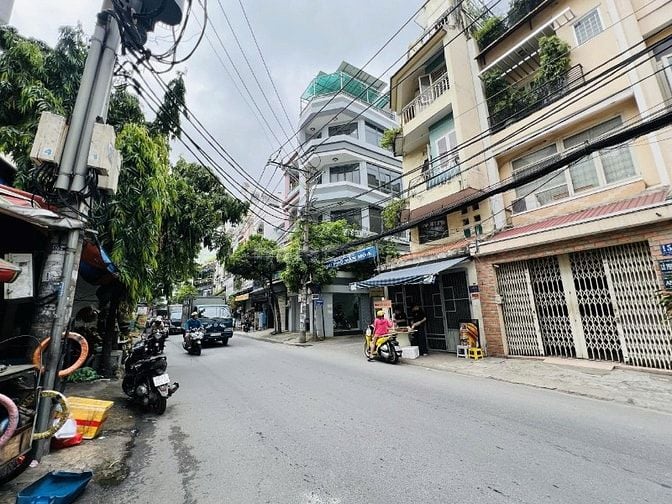 Bán nhà mặt tiền Hà Tôn Quyền,P.6,Q.11,dt: 3,7 x 16 nhà, 3 lầu 13,7 ỷ