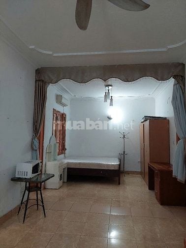 Cho thuê căn hộ studio tầng 2 ngõ phố Quán Thánh, gần hồ Trúc Bạch