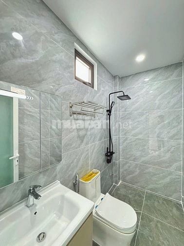 NHÀ BÌNH TÂN (4M x 16M) NGAY LÊ VĂN QUỚI. ĐƯỜNG NHỰA XE HƠI 10M THÔNG!