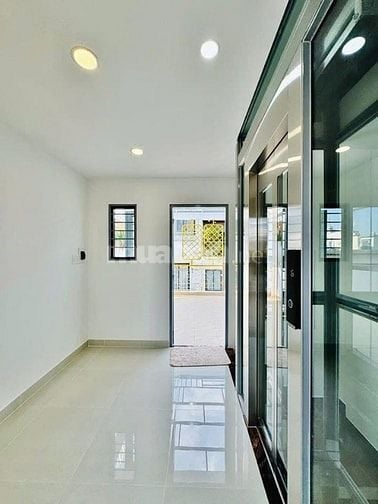 Đi nước ngoài định cư bán gấp nhà ở đường Âu Cơ, phường Phú Trung, quậ