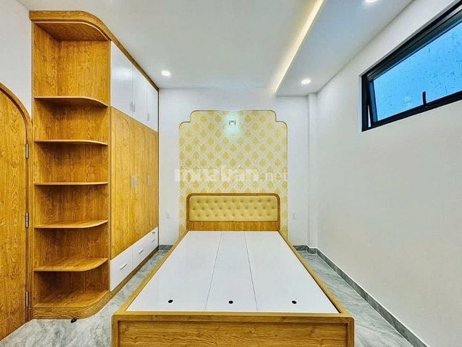 Đi nước ngoài định cư bán gấp nhà ở đường Âu Cơ, phường Phú Trung, quậ