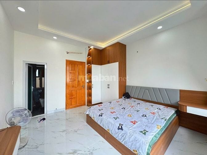 NHÀ BÌNH TÂN (4M x 16M) NGAY LÊ VĂN QUỚI. ĐƯỜNG NHỰA XE HƠI 10M THÔNG!